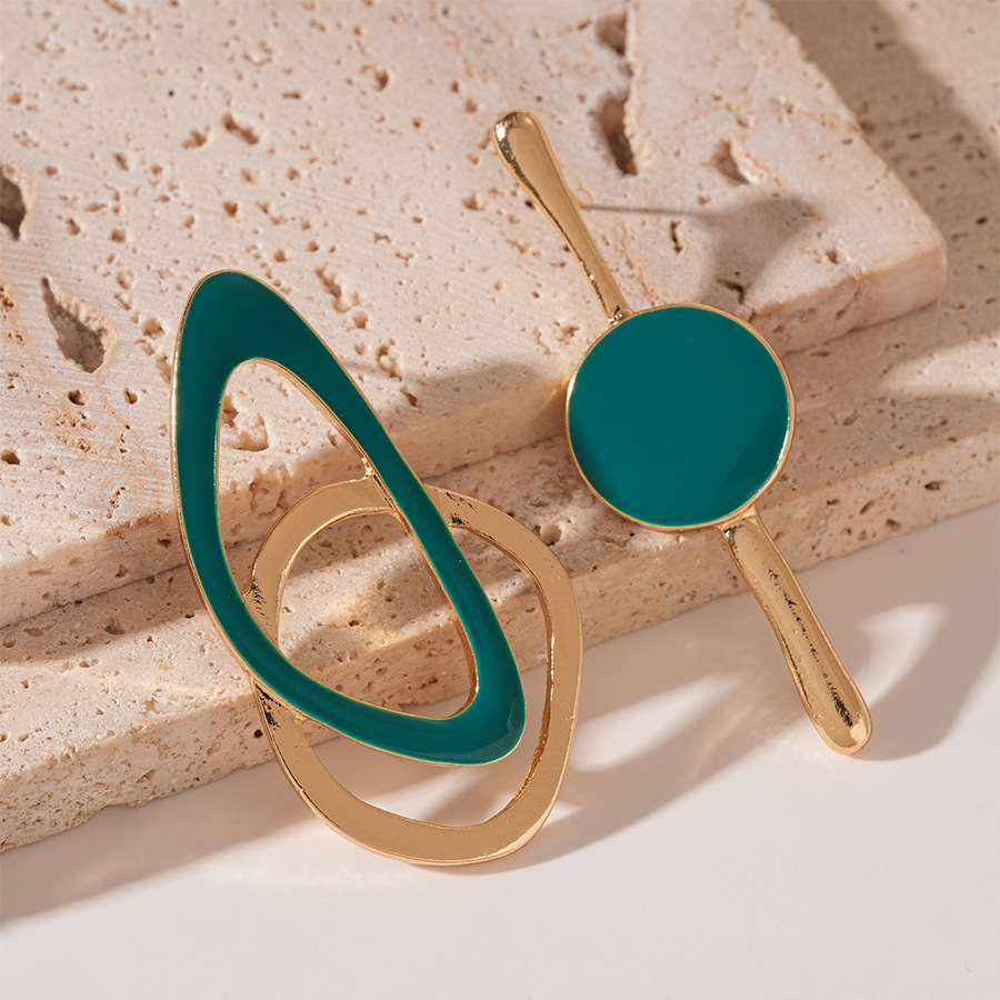 Retro goteo de aceite asimétrico irregular geometría agujas de acero pendientes de moda europea y americana temperamento simple de alta calidad pendientes de mujer
