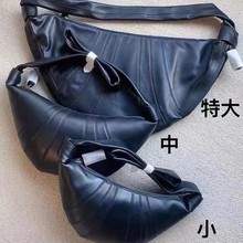 HN4005真皮包包新款牛角包羊皮小众可颂包百搭饺子包斜跨胸腰包黑