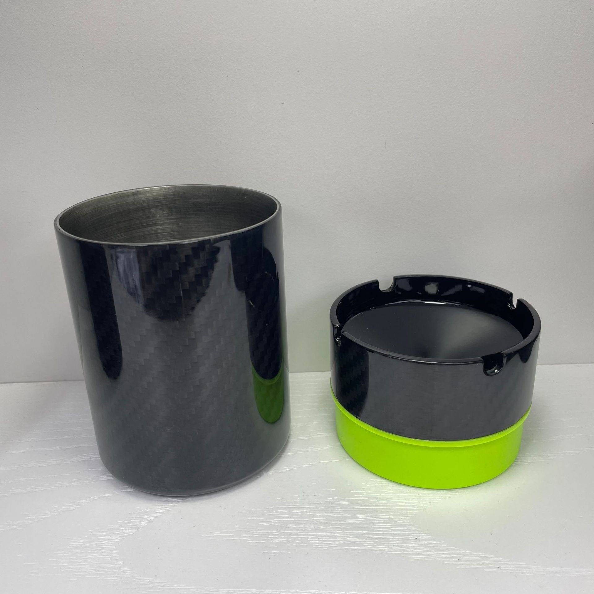 Carbon fiber car ashtray with lid stainless steel car ashtray stainless steel Universal personalized car ashtray