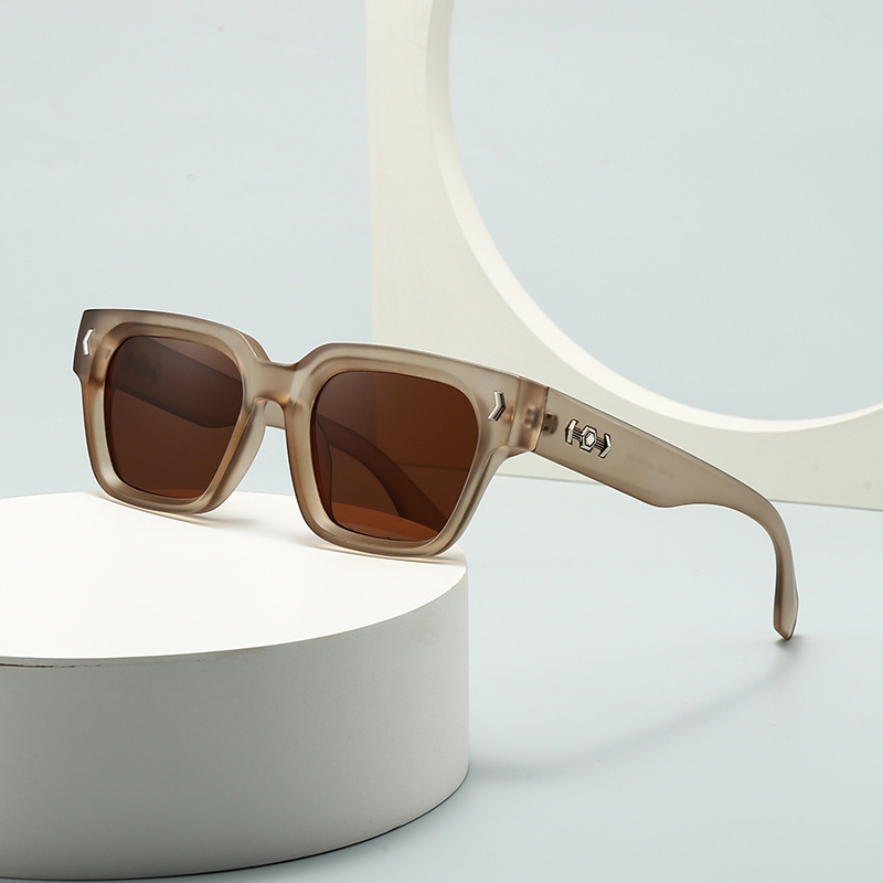 Außenhandel Grenzüberschreitende Explosionen Sonnenbrille Herren Rice Nails Europäische und amerikanische Straßenfotografen Ins Internet Rotes Modell Quadratische Sonnenbrille_voghion.com