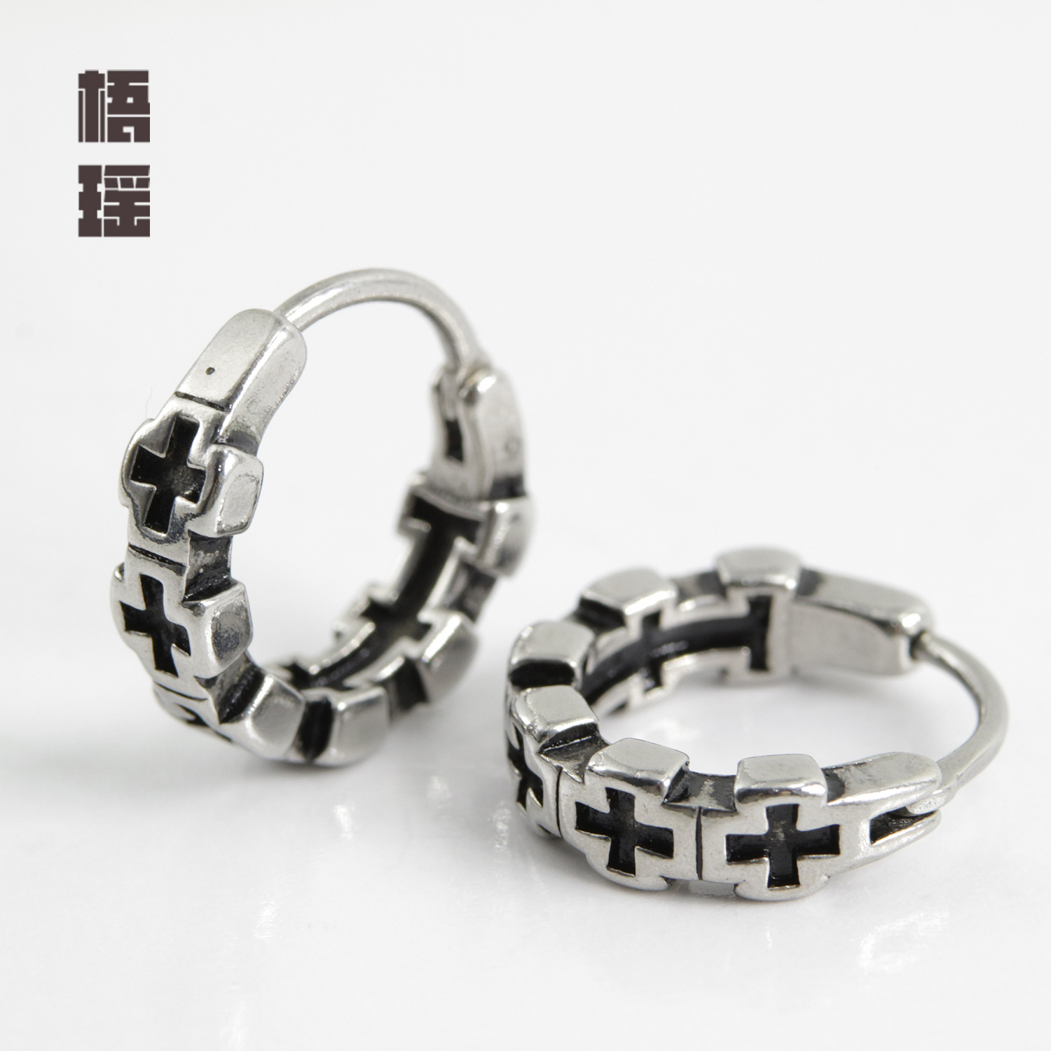 PS1 081 316L fashionable and handsome high-end new titanium steel casting retro cross men's earrings