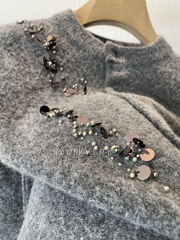 Aesthetic Hits the Heart! ! so Beautiful~ Heavy Weight Bright Beaded Glitter Wool Round Neck Knitted Cardigan