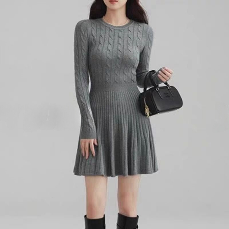 French-Style Retro Cable-Knit Dress for Women, Winter Season, Elegant Waist-Cinching, Slimming Pleated Sweater Dress, Stylish for Commuting