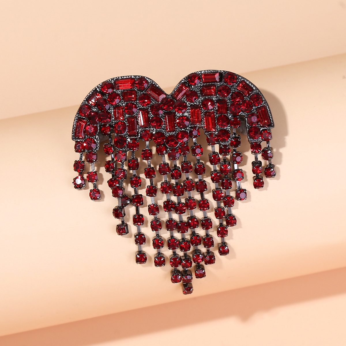Explosiones transfronterizas de moda bordilla amor broche de cadena de garra temperamento accesorios de ropa broche de collar de pecho rojo damas