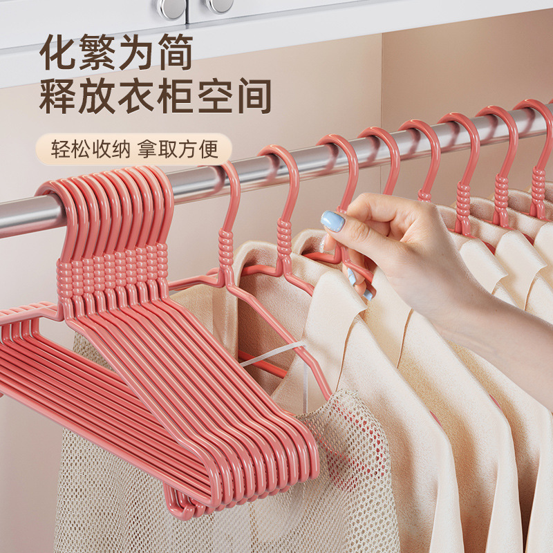 ハンガーの家庭用ハンガーの跡のない滑り止めハンガーの学生寮は肩の角の日焼け防止服で大きな服の棚を支えています。|undefined