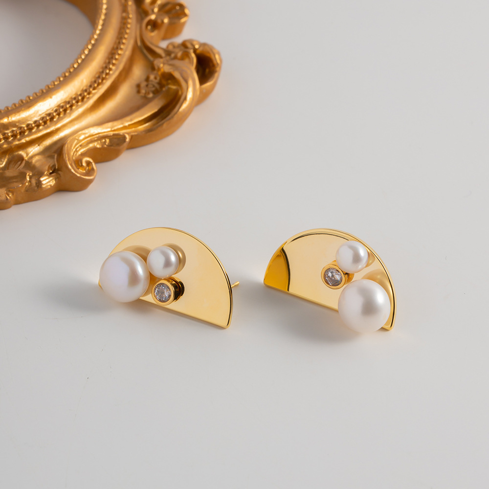 Retro Semicircle Copper Gold Plated Pearl Ear Studs 1 Pair