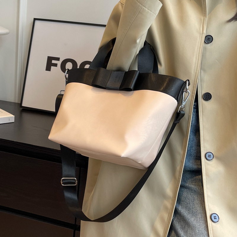 Vegetable basket, bucket bag, women's 2024 new high-capacity commuting handbag, niche and versatile nylon fabric_voghion.com