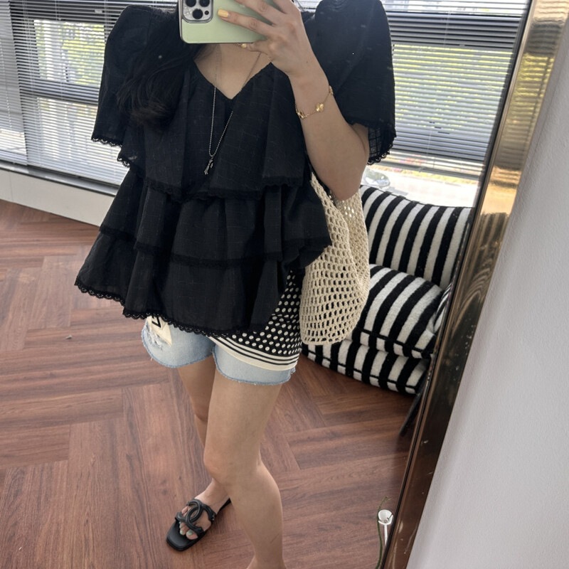 Korean-Style Gentle Texture Plaid Short-Sleeved Shirt with Deep V-Neck, Multi-Layered Lace Splicing, Loose Fit, and Age-Reducing Effect