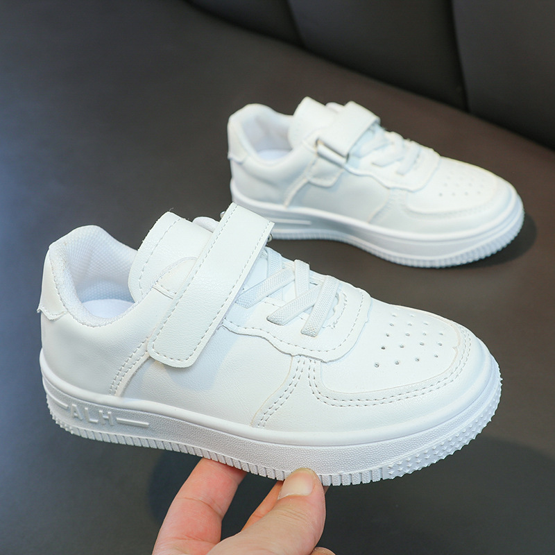 La escuela designa zapatos blancos para niños, niños y niñas de primavera y verano, zapatos deportivos blancos de fondo suave para estudiantes de primaria