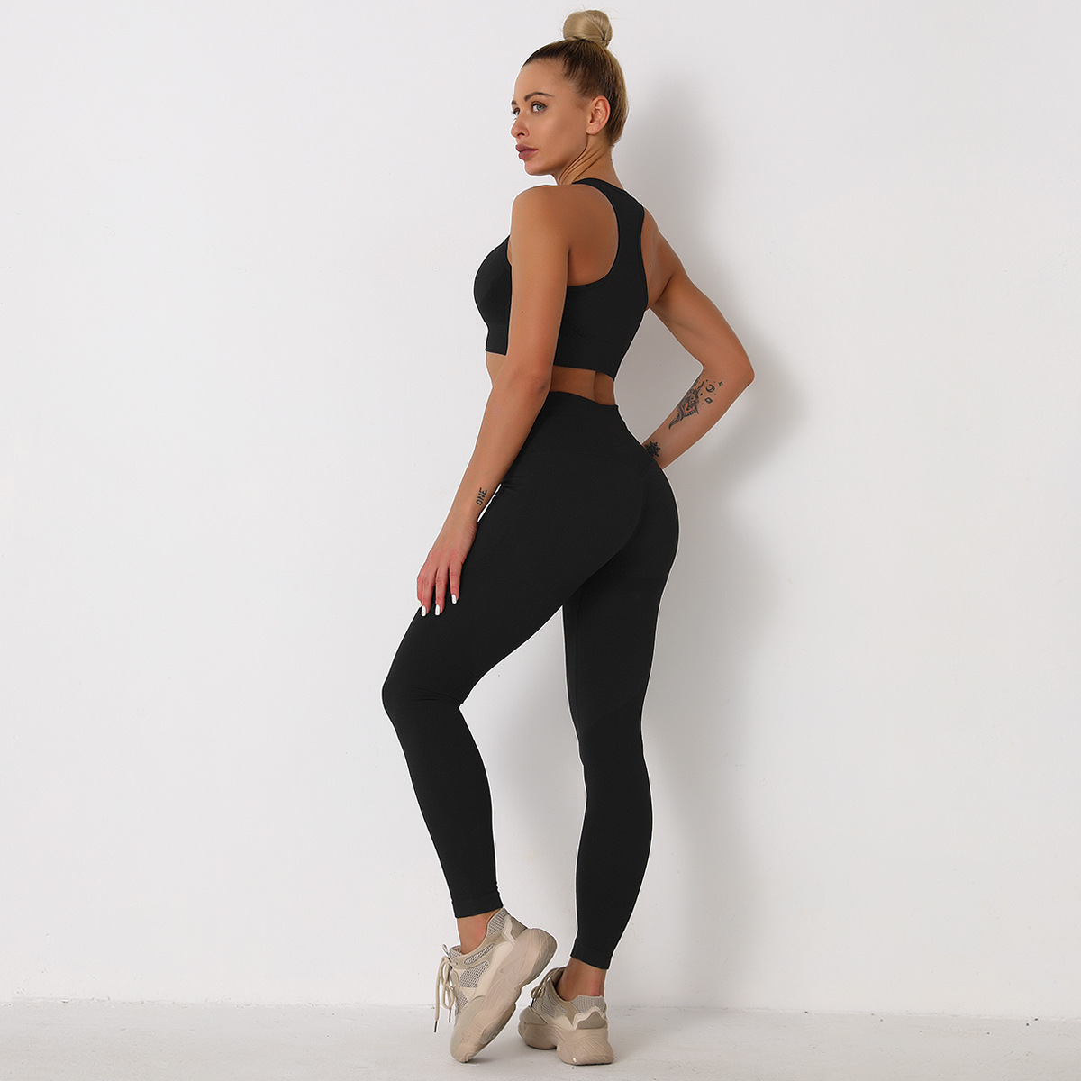 Conjunto de sujetador deportivo de sujeción ligera y legging de cintura ancha sin costuras NSLX48726