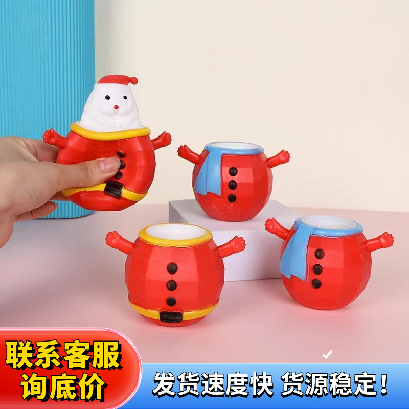 Navidad divertida y divertida para desahogar a papá noel, el conejo y la rata exprimieron y descomprimieron el pequeño regalo del muñeco de nieve para regalar a la gente.