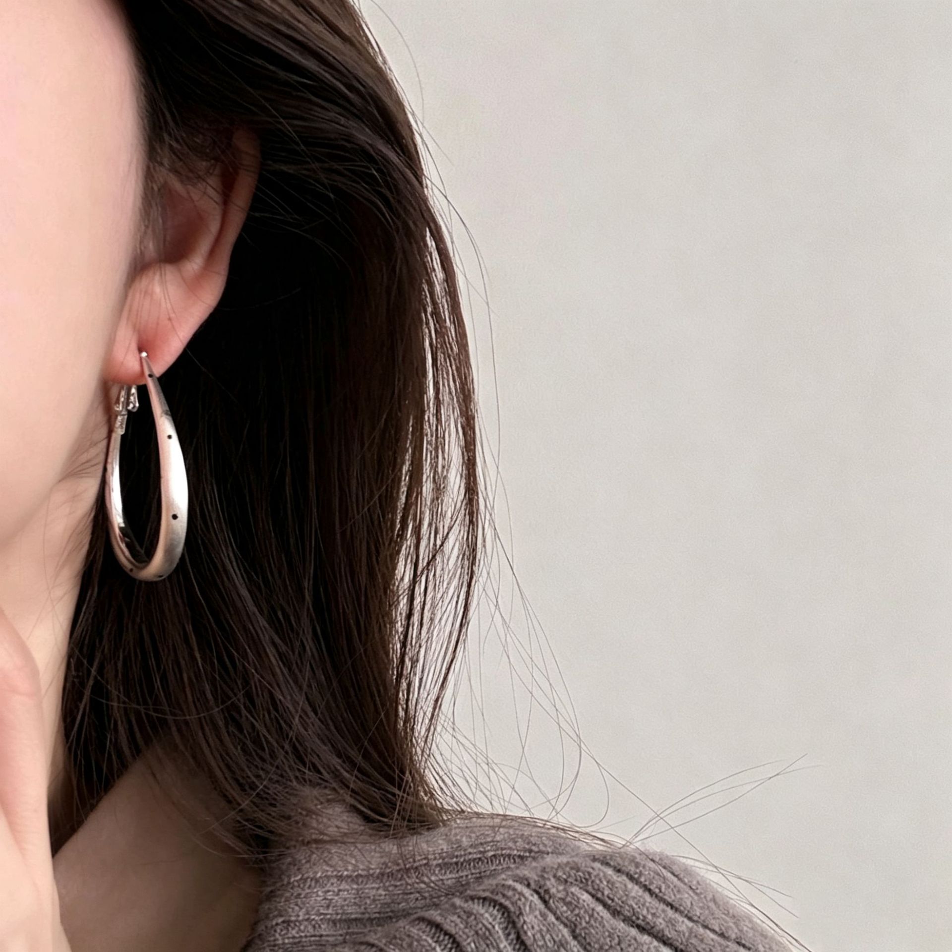 Korean-Style Silver Geometric Circle Polka Dot Earrings for Women 2026 New High-End Earrings Elegant Plain Hoop Earrings