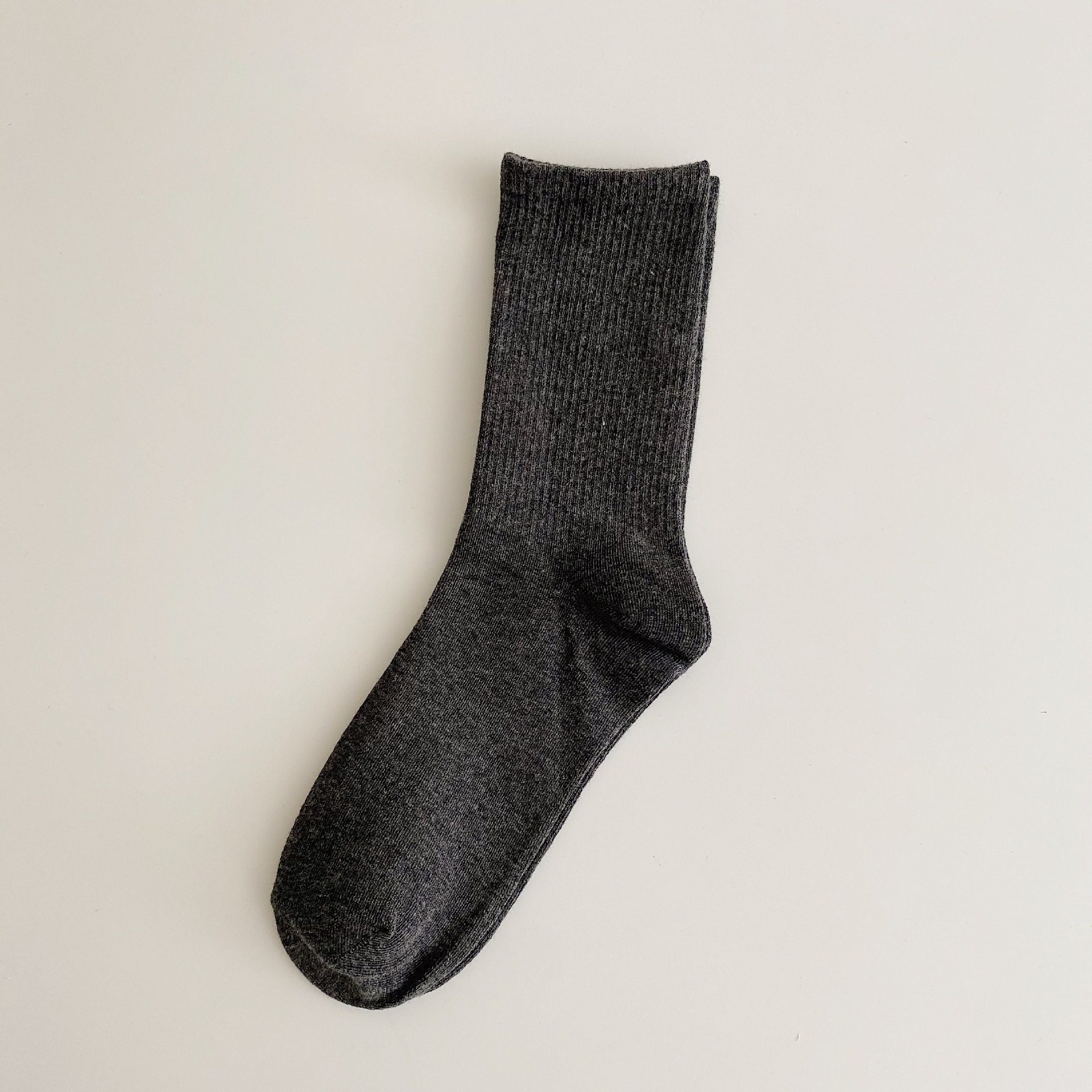 色の靴下の子供の中の筒の靴下のinsの潮の春秋の薄い金のキャンディーの色の秋冬の綿の質のバラの赤い純色のストッキングの靴下