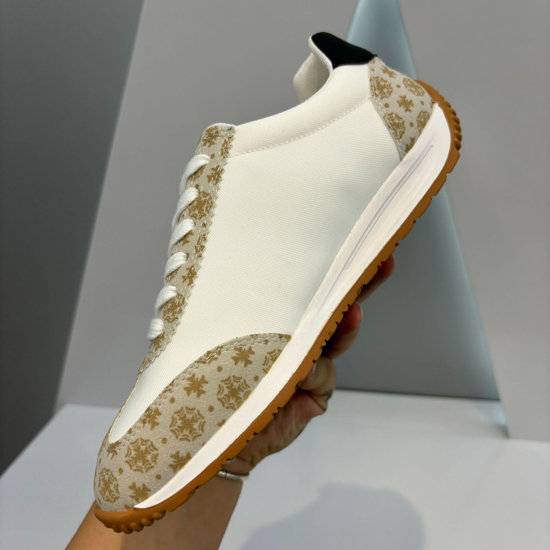 Sneakers uomo bianche scarpe casual comode da passeggio_voghion.com