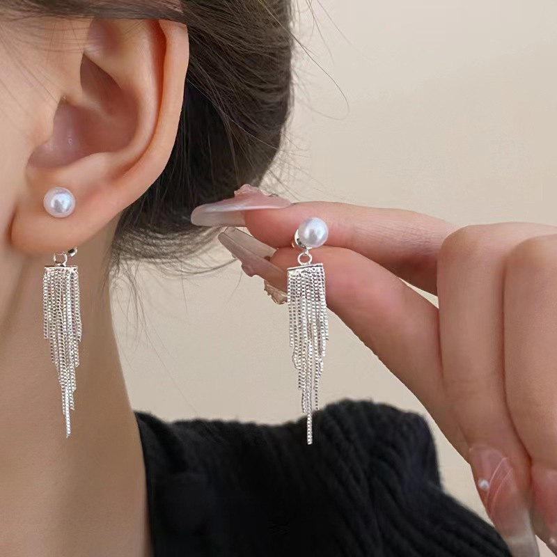 Elegant small design earrings pearl