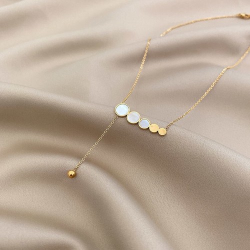 Gold disc mother-of-pearl pendant necklace for women ins trendy titanium steel design clavicle chain temperament personality fashion necklace