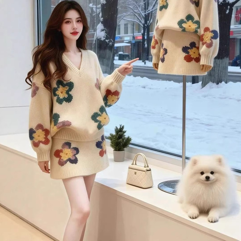 Winter Outfit Complete Set 2026 New Style Elegant Soft and Stylish Floral V-Neck Sweater and Short Skirt High-End Women's Clothing Winter Outfit Complete Set 2026 New Style Elegant Soft and Stylish Floral V-Neck Sweater and Short Skirt High-End Women's Clothing