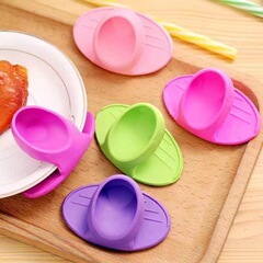 新しいシリカゲル断熱指カバー家庭用キッチンは高温防止手袋を厚くして電子レンジを卸売りしてボウルを取る