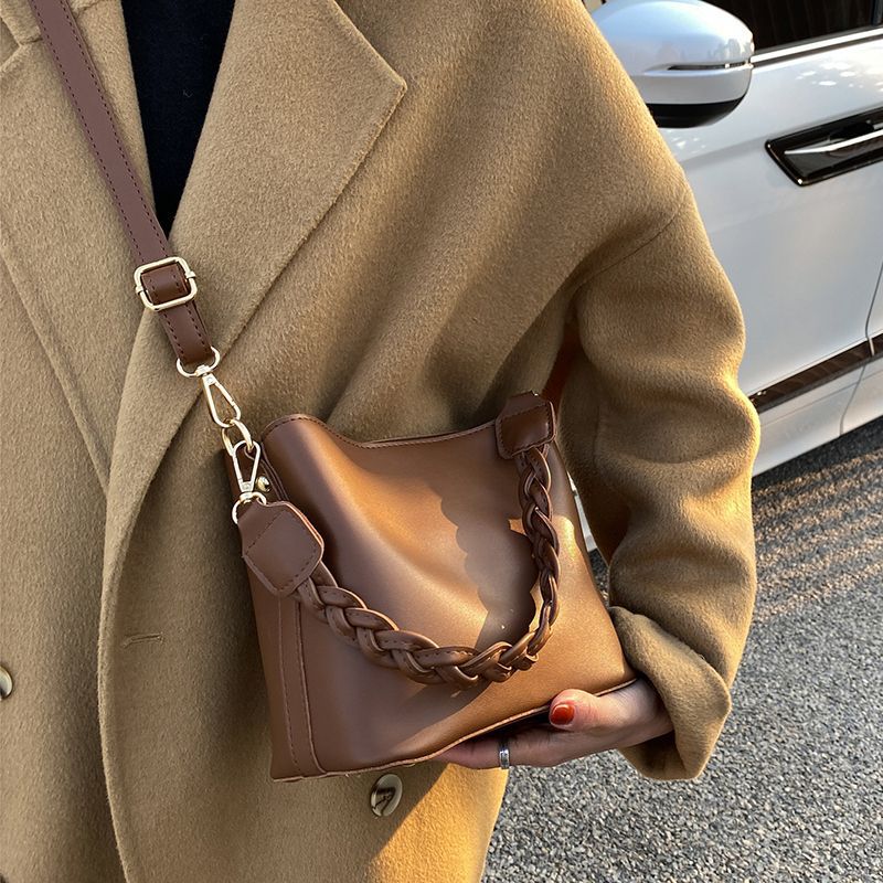 Trendy Retro Women's Shoulder Bag Small Versatile Crossbody Bag_voghion.com