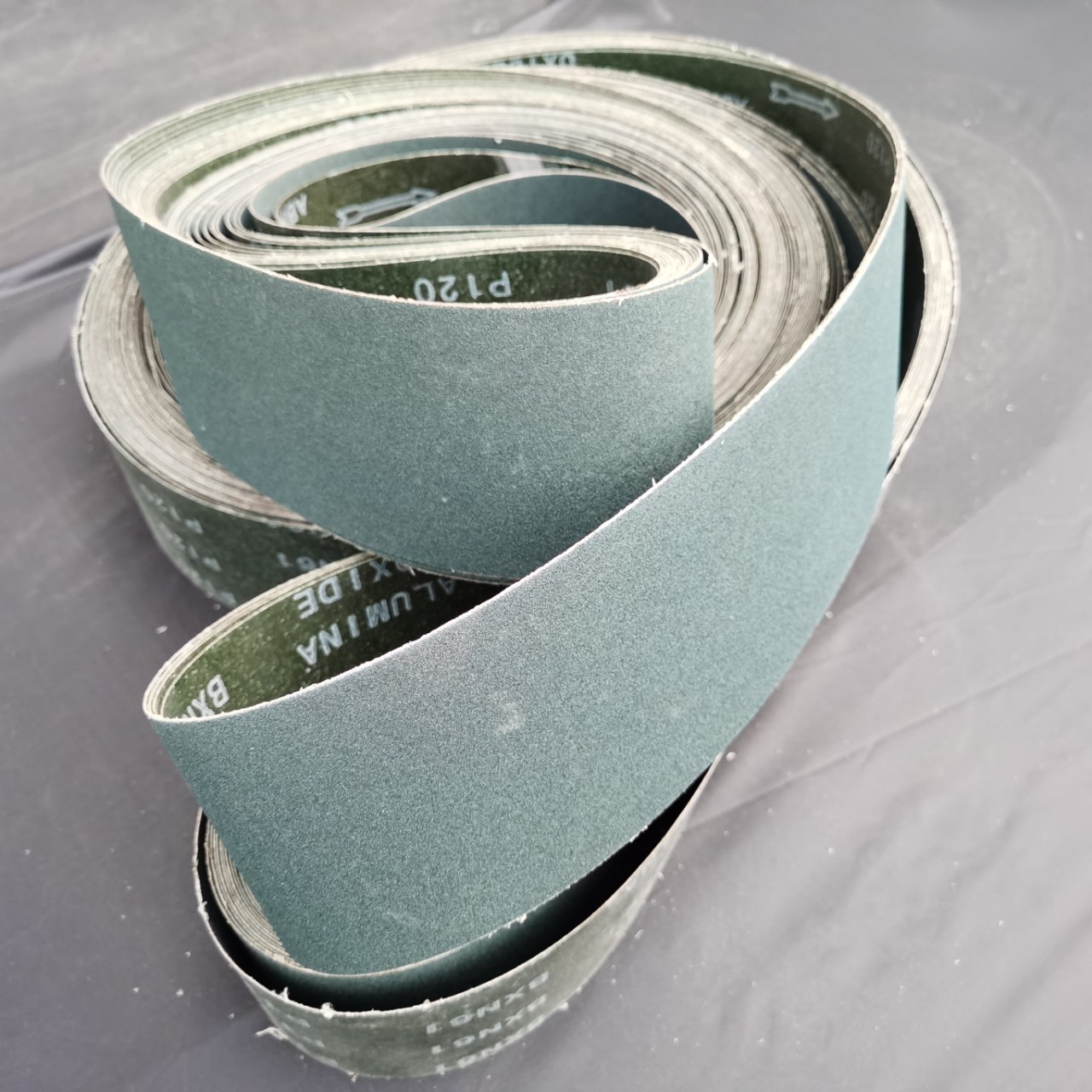 不锈钢抛光砂带BXN61锆钢玉沙带五金打磨沙袋铝材拉丝打磨宽砂带