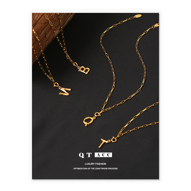 Latón chapado en oro personalidad simple diseño retro coincidencia de bambú conjunta 26 carta COLLAR COLGANTE DIY Collar para las mujeres