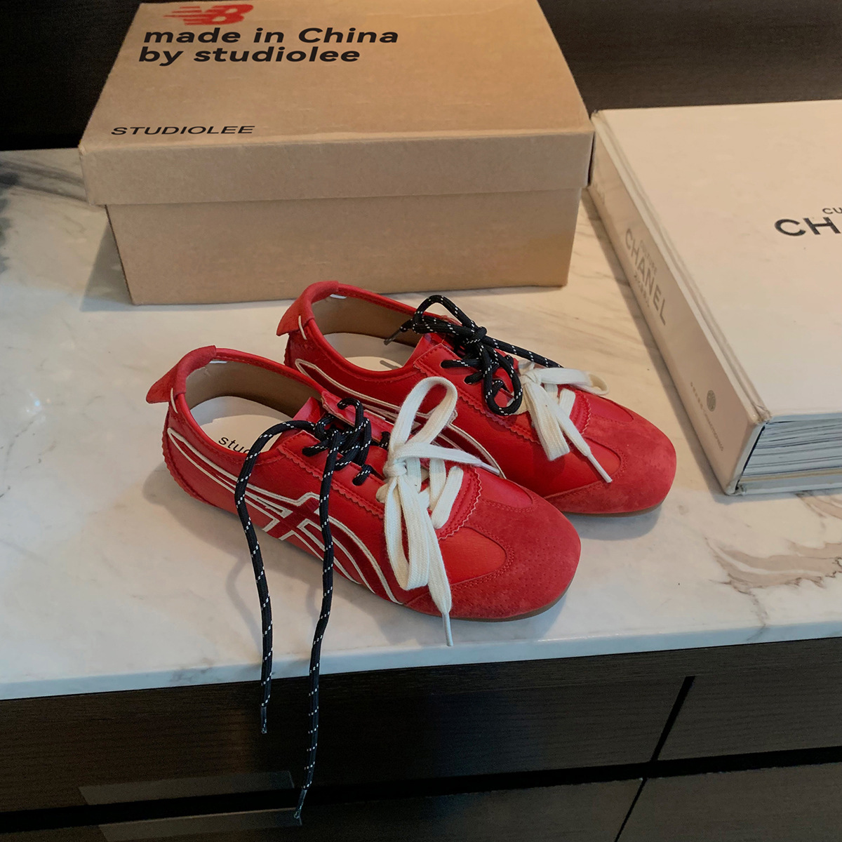 Versión de cuero de vaca ~ Grape Madre con el mismo color de moda doble cordón de zapatos de entrenamiento casuales de cabeza cuadrada zapatos deportivos casuales de mujer