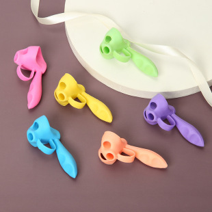Primary school kindergarten baby beginner middle school student adult silicone writing five finger pen holder correction pen case