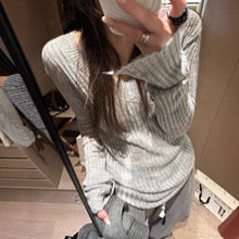 【杭州意法】坑条针织打底女秋新款软糯V领长袖内搭百搭显瘦上衣