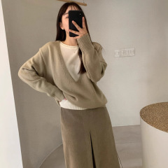 韓国版は色の偽の2つの丸首のセーターのニットの女性のゆったりしていて怠惰な上着です。