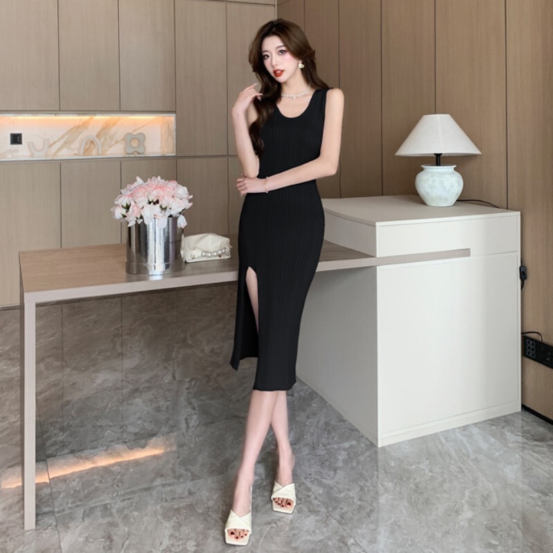 Yujie フレンチスタイルのハイエンド V ネックスリットスリムフィットヒップカバーノースリーブベストニットドレス夏の新しいスタイル|undefined