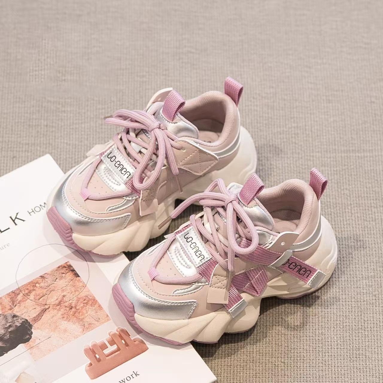 Zapatos deportivos de niñas primavera y otoño 2025 primavera y otoño nuevos zapatos infantiles con suela suave zapatos de padres de niños medianos y mayores zapatos casuales de niñas