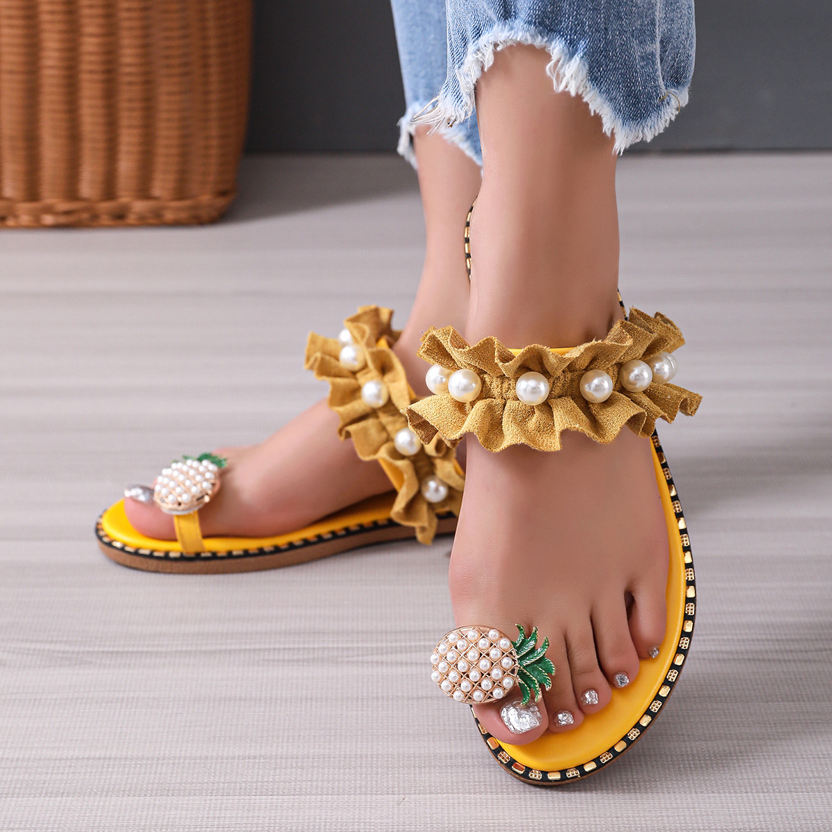 Women's Vacation Roman Style Solid Color Pineapple Pearls Round Toe Beach Sandals display picture 1