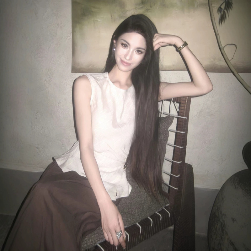 French-Style High-End Linen Sleeveless Vest for Women, Summer Natural Linen Color, Metal Buckle, Waist-Cinching, Slimming, Irregular Top French-Style High-End Linen Sleeveless Vest for Women, Summer Natural Linen Color, Metal Buckle, Waist-Cinching, Slimming, Irregular Top