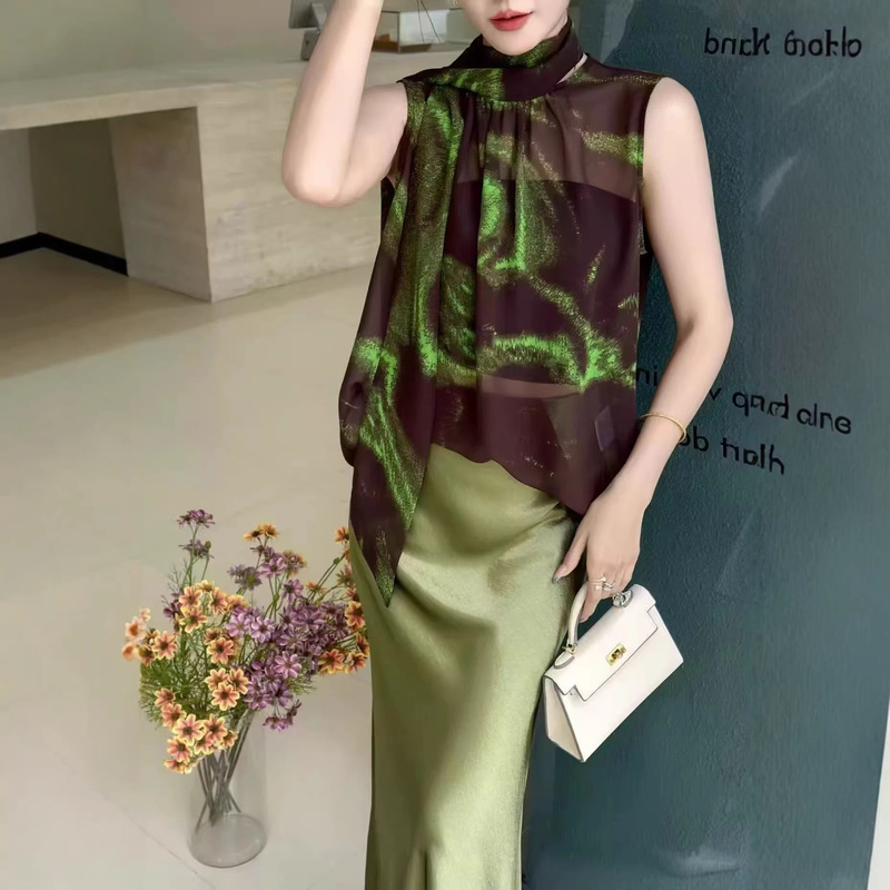 Versatile and Essential: Elegant Commuting Style with Large Ribbon Design, Loose Fit, Fashionable Sleeveless Shirt with Suspenders 01 Versatile and Essential: Elegant Commuting Style with Large Ribbon Design, Loose Fit, Fashionable Sleeveless Shirt with Suspenders 01