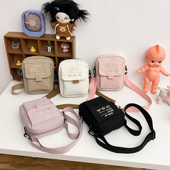 新款小包包女日系小清新可愛繡花學生單肩包女休閒出行百搭斜挎包