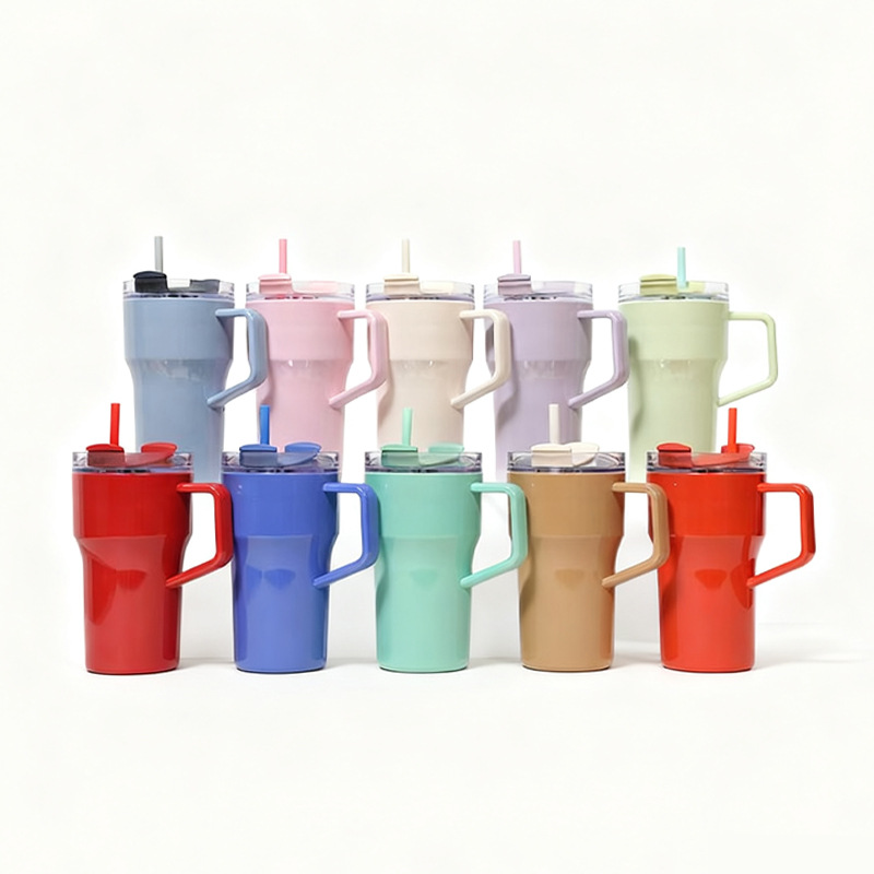 Fábrica directa para el nuevo 22oz taza de automóvil de plástico con mango de taza de agua portátil cariñosa taza de paja