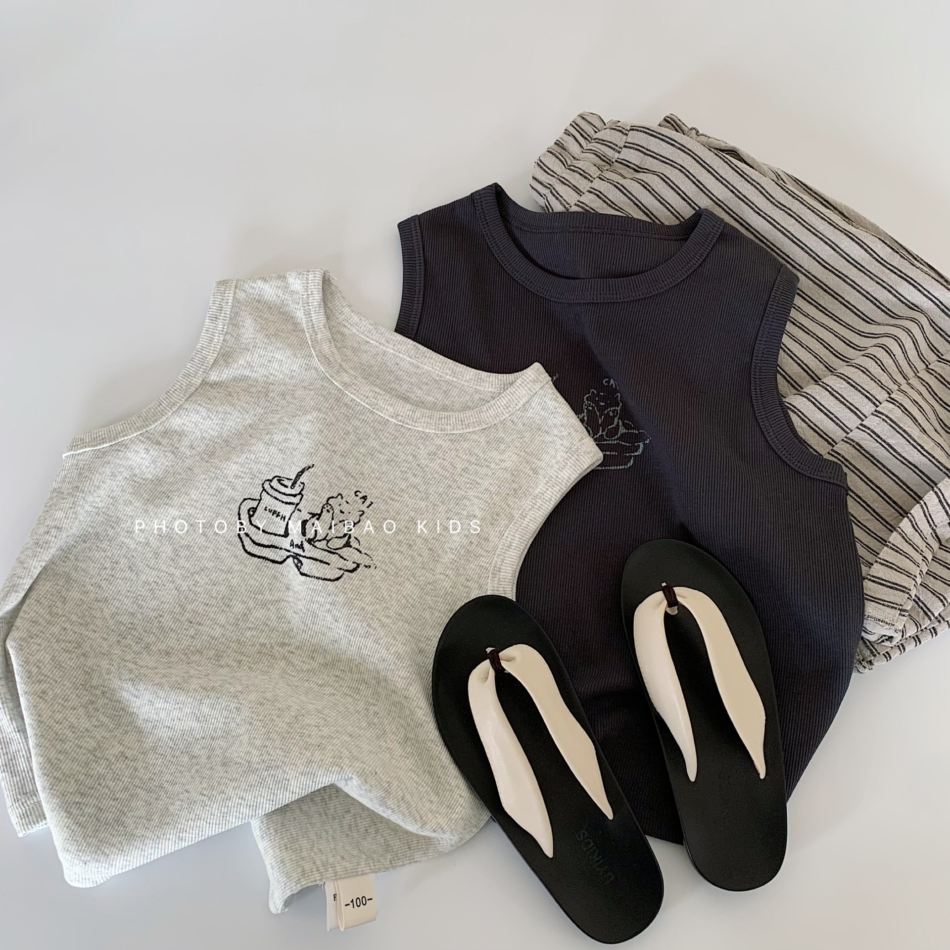 Chaleco sin mangas para niños Maibao 2025 verano nuevo estilo coreano para niños y niñas con estampado de estilo occidental de manga corta camiseta de todo fósforo marea