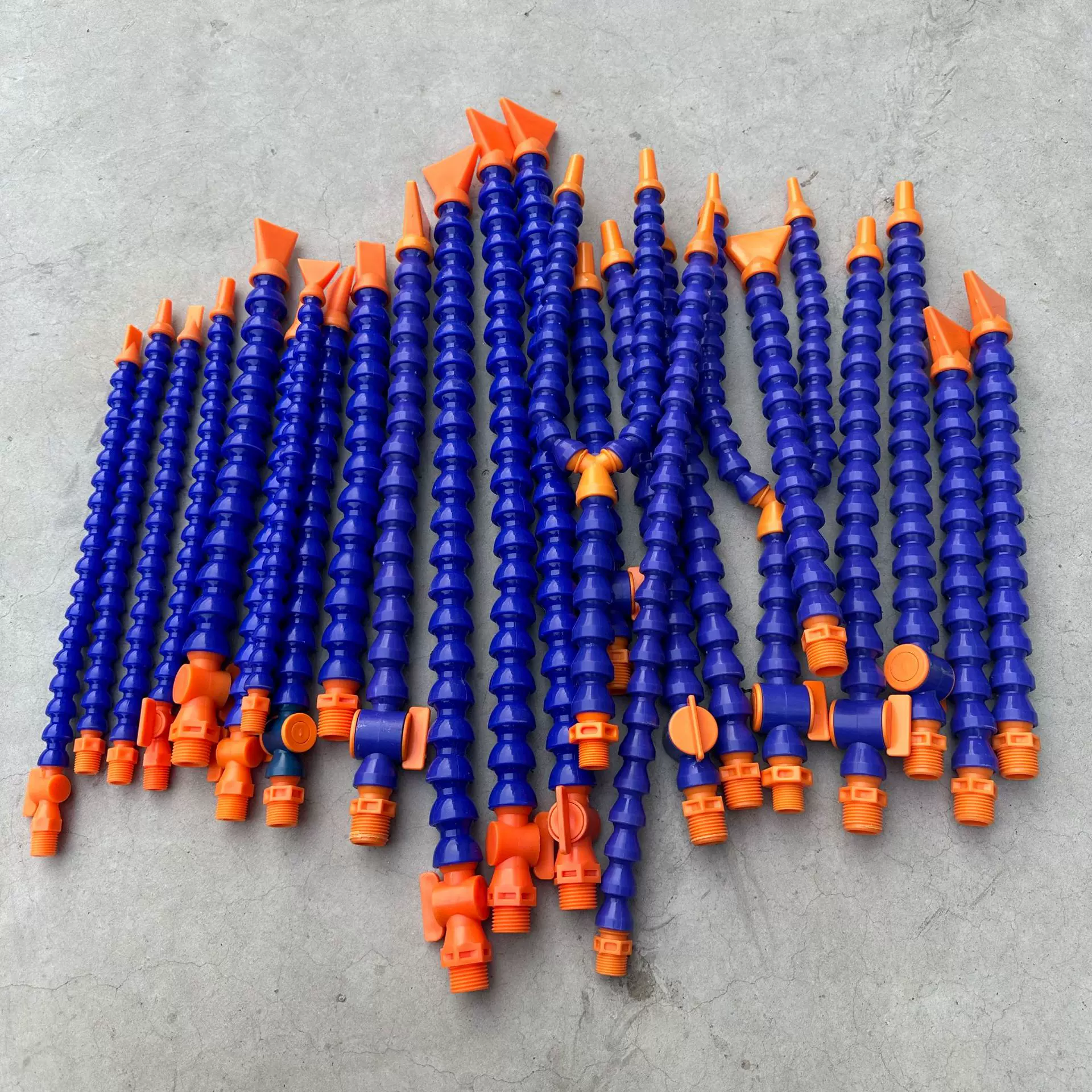 机床喷油喷水圆扁嘴弯曲管厂家定制塑料冷却水管万向蛇形竹节管