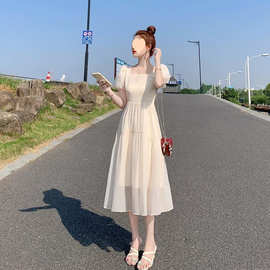 2025新款方领气质连衣裙女夏显瘦泡泡袖纯色高级感小众设计裙子仙