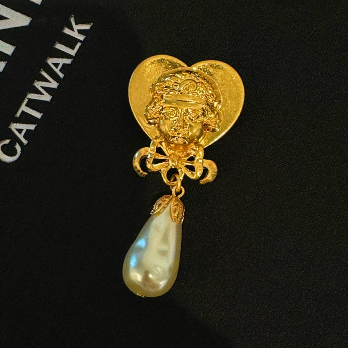 Qingdao jewelry wholesale Europe and the United States in ancient vintage angel pearl pendant brooch