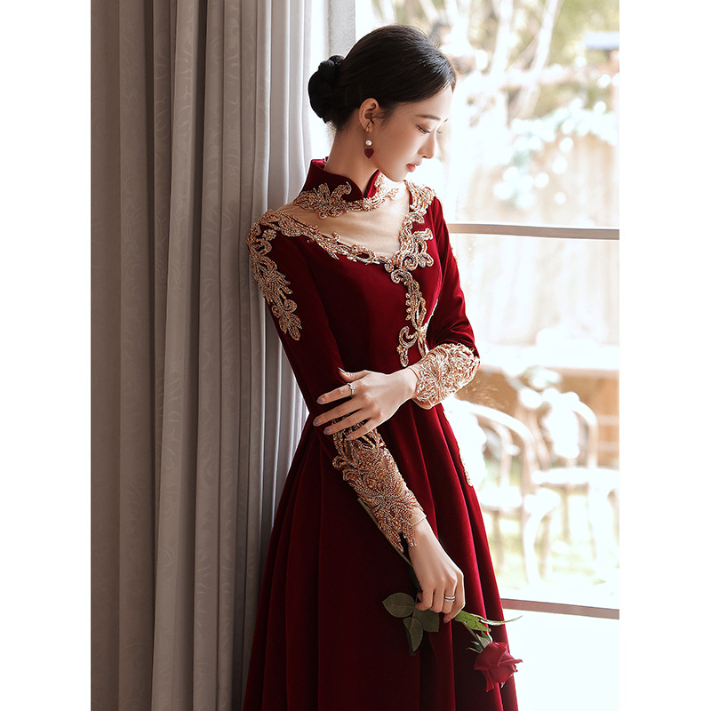 Vestido de novia estilo chino de terciopelo, nuevo estilo 2025, vestido de novia para mujeres pequeñas, vestido de compromiso de otoño y verano, sencillo y elegante.