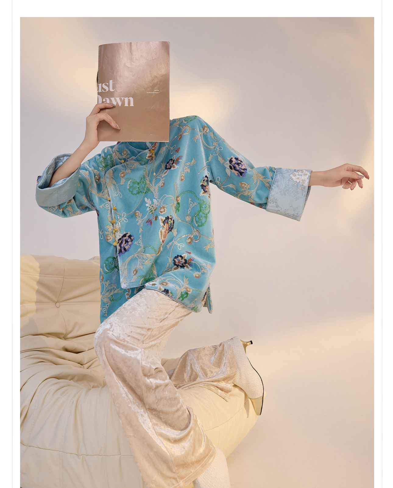 Áo sơ mi satin thêu hoa phong cách Trung Hoa cổ tiền M3003 — Màu xanh nước hồ chi tiết 9