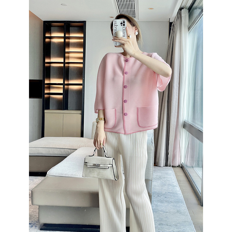 Miyake 2025 Autumn New Color Matching Split Niche Design Pleated Top Women's Elegant Slimming All-match Jacket
