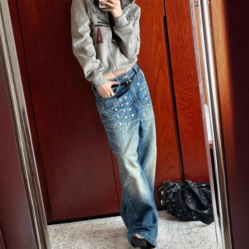 Trendy American Retro High-Waisted Washed Jeans with Rivet Design for Autumn