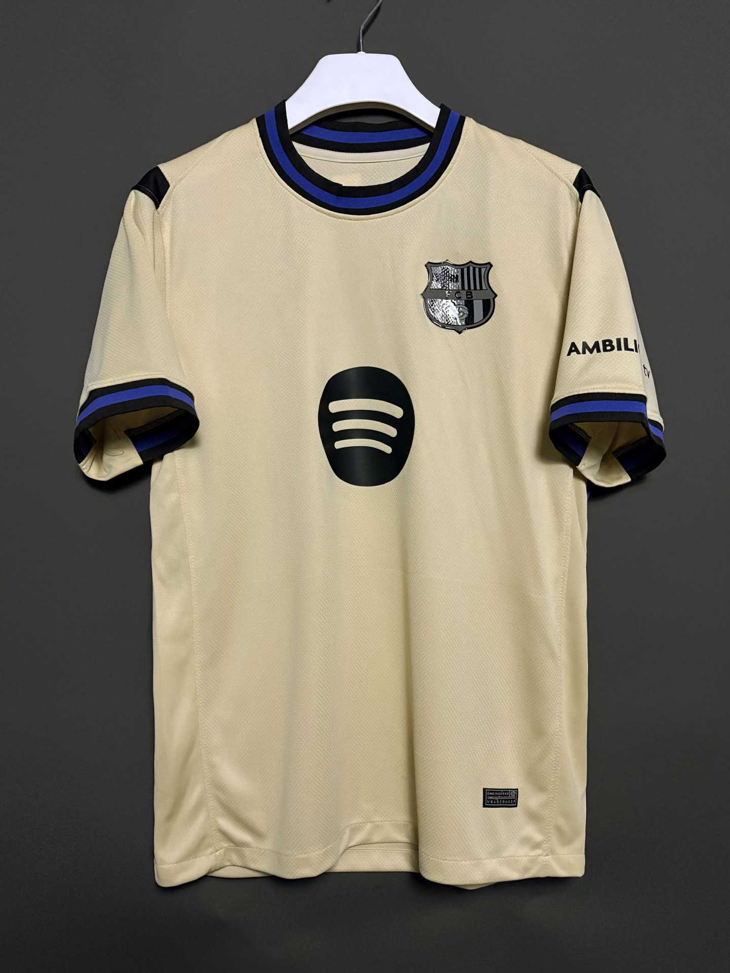 25 nuevas camisetas de fútbol Barcelona Arsenal Brasil Real Madrid Napoli Juve París Jersey al por mayor