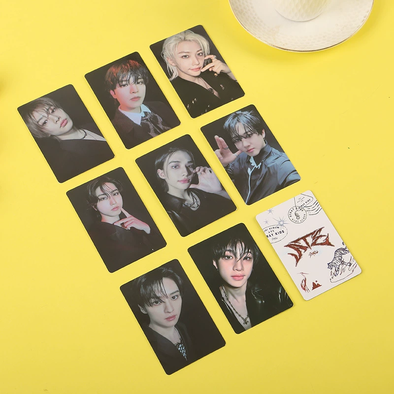 Фотокарточка (STRAY KIDS) компактная карточка, ламинированная 5,4 × 8,6 см, коллекционные варианты
