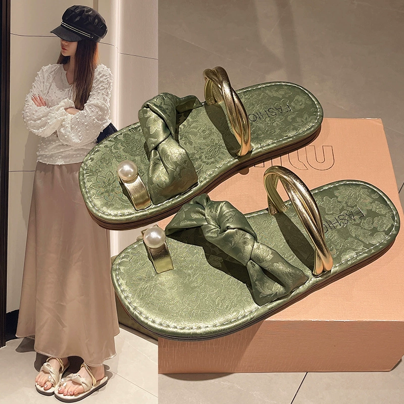 Национальный ветер новый бант жемчуг холодные тапочки женские наружные 2024 летние повседневные плоские большие размеры холодные тапочки