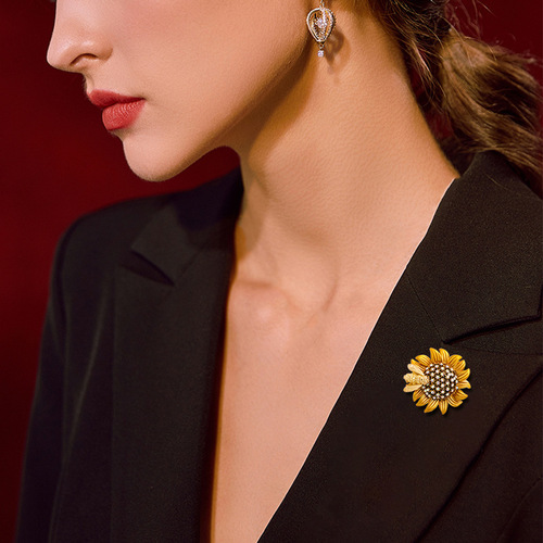New retro high-end smart bee and daisy brooch female personality sunflower corsage temperament corsage brooch