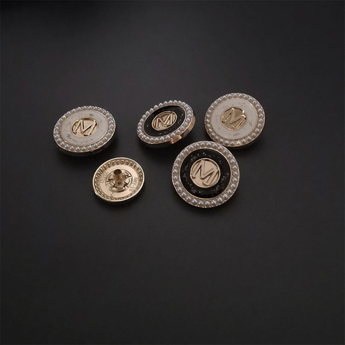 M-letter metal four-in-one snap buttons black and white with pearl stud buttons hidden buttons coat trench coat Chanel-style mother-and-father buttons decorative buttons