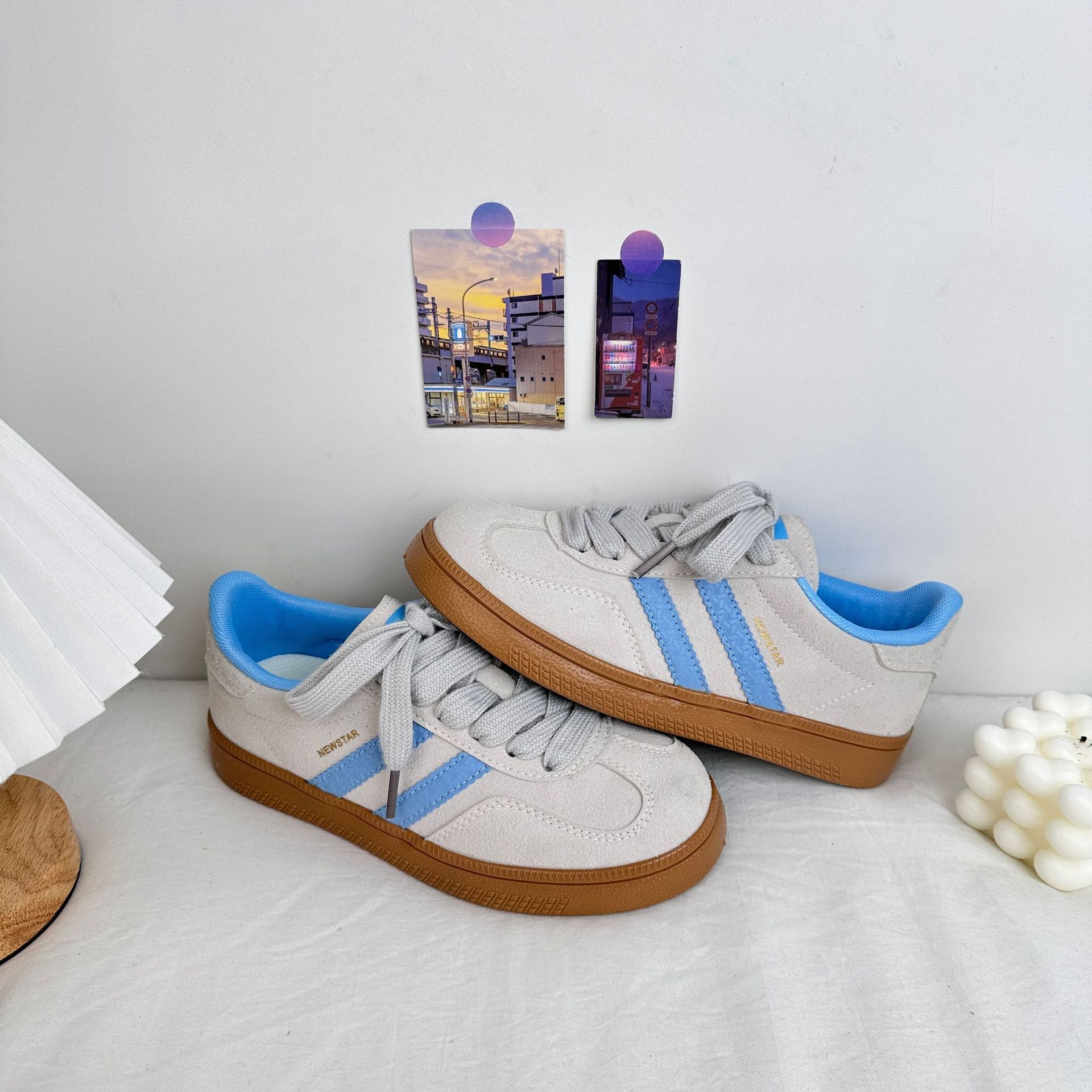 Yuanbo 2025 primavera nuevo estilo zapatos de entrenamiento alemanes de corte bajo estilo femenino de Hong Kong zapatos de lona estilo universitario de nicho zapatos casuales de tabla Harajuku generación
